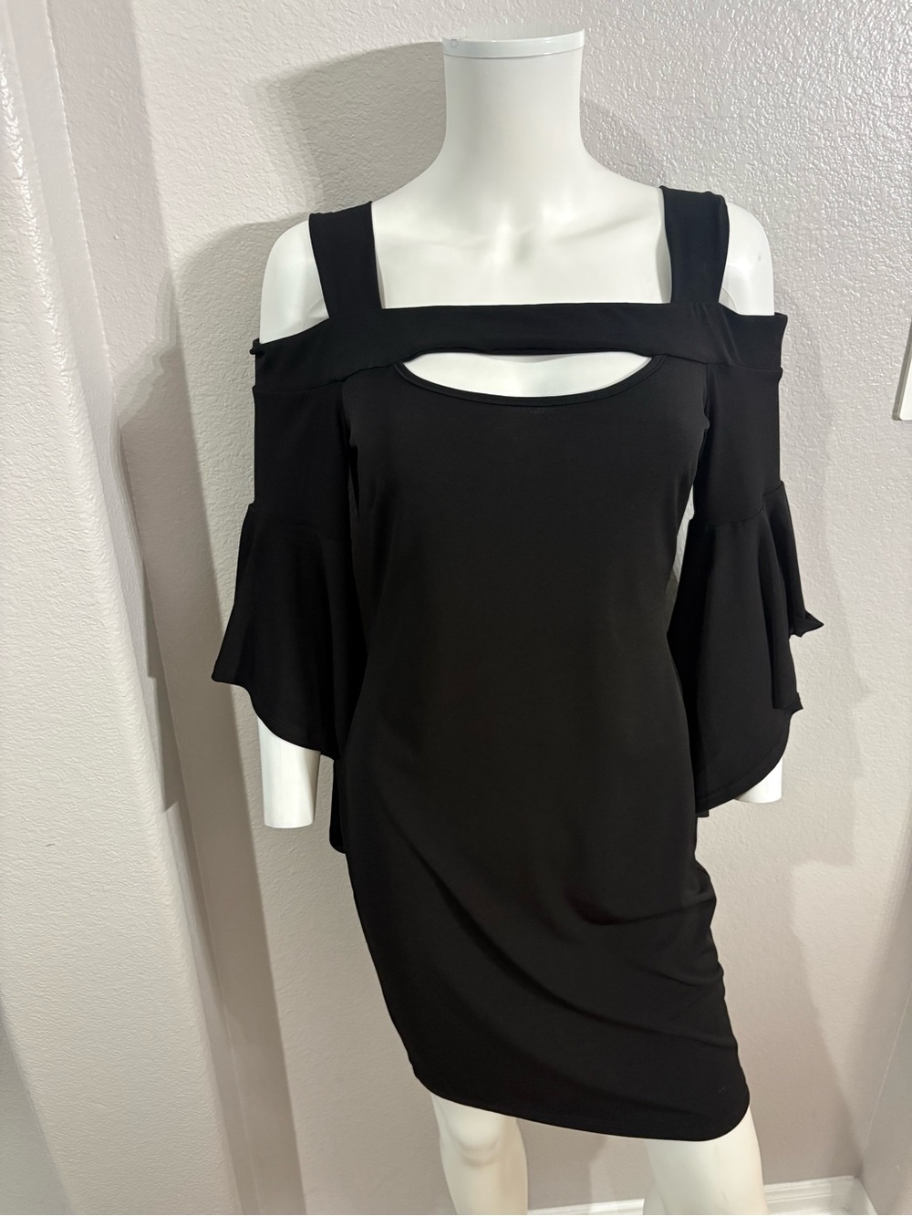 VENUS Black Off‑Shoulder Cutout Dress – Size M